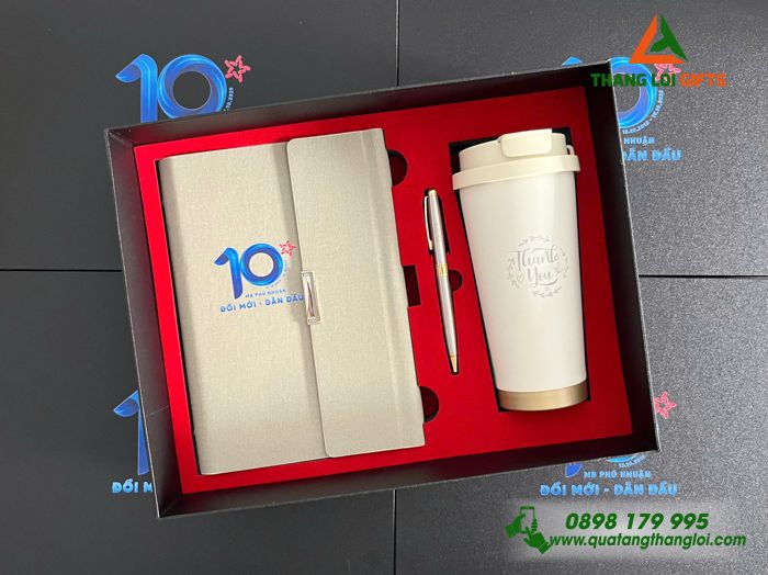 Giftset (Sổ+ Ly+ Bút) Màu Trắng Kem - In Khắc Logo 10 Năm Ngân Hàng MB Bank