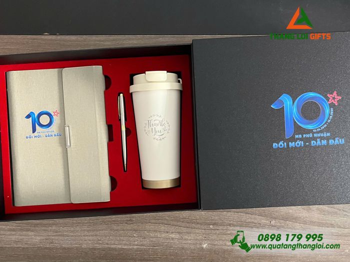 Giftset (Sổ+ Ly+ Bút) Màu Trắng Kem - In Khắc Logo 10 Năm Ngân Hàng MB Bank