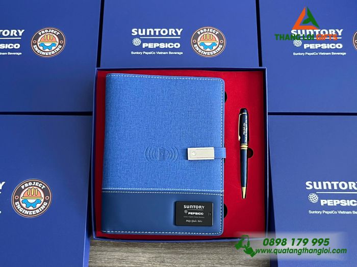 Combo Quà Tặng Cao Cấp (Sổ Đa Năng & Bút Ký) Màu Xanh - In Khắc Logo Doanh Nghiệp Suntory Pepsico