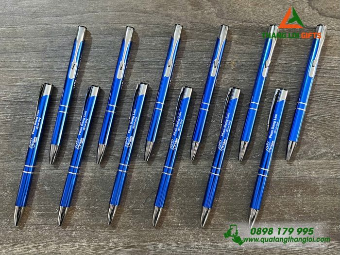 Bút Bi Kim Loại Bấm Màu Xanh - Khắc Logo Lớp 12C1 Trường THPT Phan Đăng Lưu