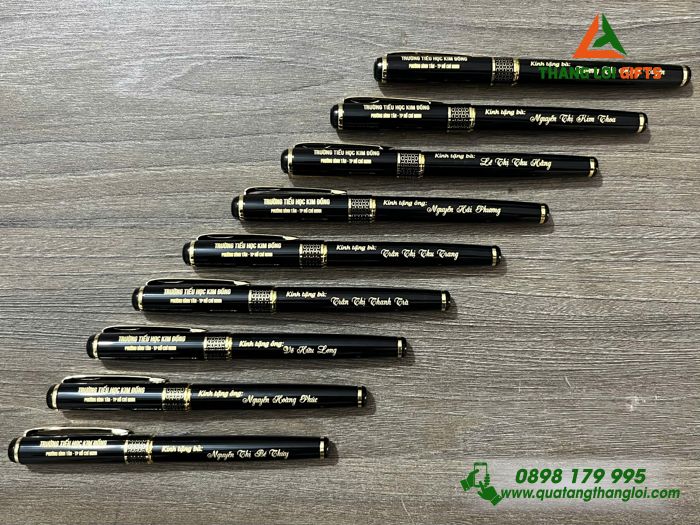 Bút Ký Kim Loại Màu Đen Khoen Vàng - Khắc Tên Trường Tiểu Học Kim Đồng