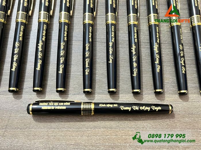 Bút Ký Kim Loại Màu Đen Khoen Vàng - Khắc Tên Trường Tiểu Học Kim Đồng
