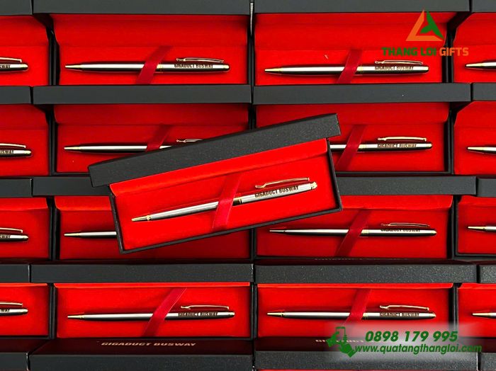 Bút Ký Kim Loại Xoay Màu Inox - Khắc Logo Doanh Nghiệp Gigaduct Busway