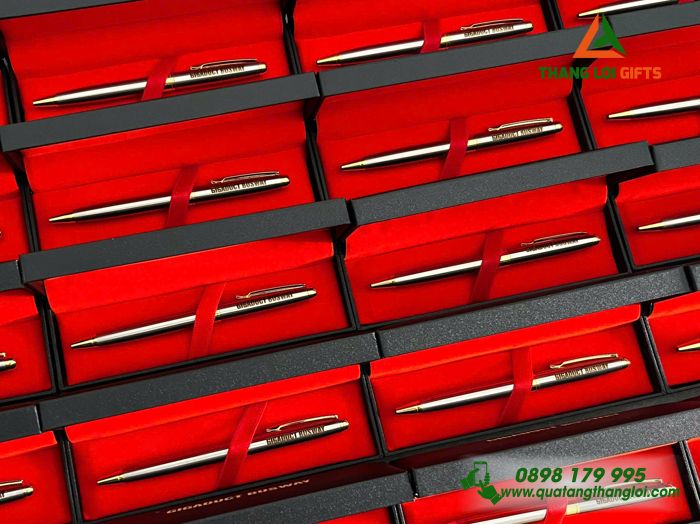 Bút Ký Kim Loại Xoay Màu Inox - Khắc Logo Doanh Nghiệp Gigaduct Busway