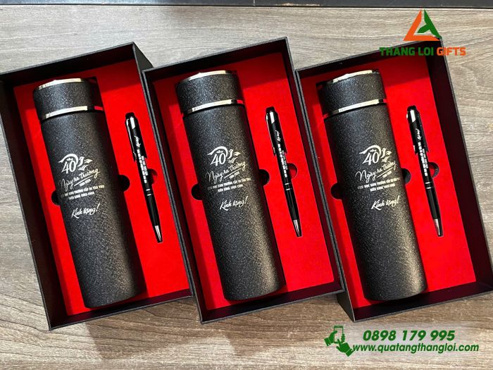 Combo Quà Tặng (Bình & Bút) Màu Đen - In Khắc Logo 40 Năm Ngày Ra Trường Trường Cấp III Tân Trụ