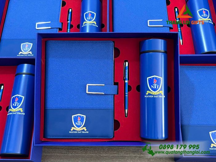 Set Quà Tặng (Sổ+ Bình+ Bút) Màu Xanh - In Khắc Logo Trường Trung Cấp Nguyễn Tất Thành