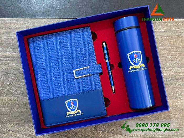 Set Quà Tặng (Sổ+ Bình+ Bút) Màu Xanh - In Khắc Logo Trường Trung Cấp Nguyễn Tất Thành