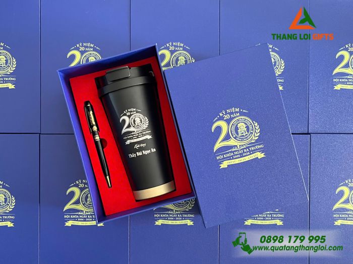 Combo Quà Tặng (Ly & Bút) Màu Đen - In Khắc Logo 20 Năm Trường THPT Trần Hưng Đạo