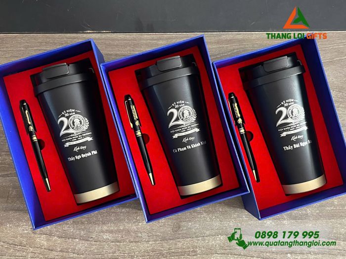 Combo Quà Tặng (Ly & Bút) Màu Đen - In Khắc Logo 20 Năm Trường THPT Trần Hưng Đạo