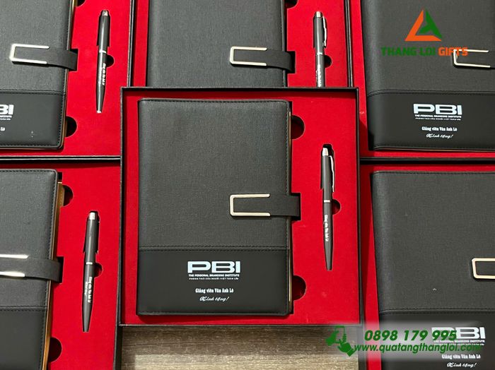 Combo Quà Tặng (Sổ & Bút) Màu Đen - In Khắc Logo PBI Personal Branding Institute