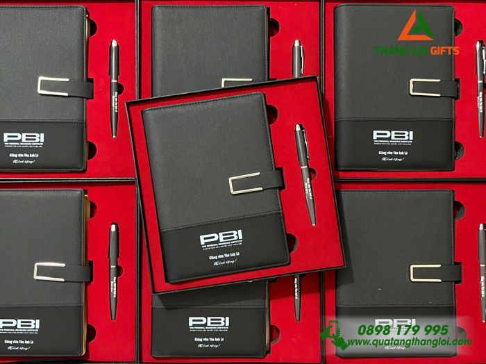 Combo Quà Tặng (Sổ & Bút) Màu Đen - In Khắc Logo PBI Personal Branding Institute