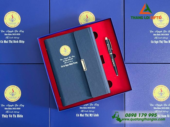 Combo Quà Tặng (Sổ & Bút) Màu Xanh - In Khắc Logo Trường THPT Võ Thị Sáu