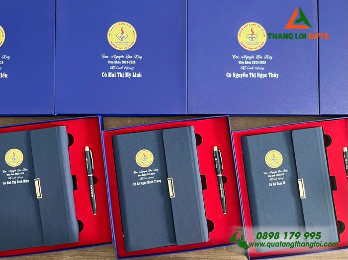 Combo Quà Tặng (Sổ & Bút) Màu Xanh - In Khắc Logo Trường THPT Võ Thị Sáu