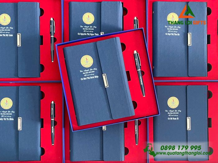 Combo Quà Tặng (Sổ & Bút) Màu Xanh - In Khắc Logo Trường THPT Võ Thị Sáu