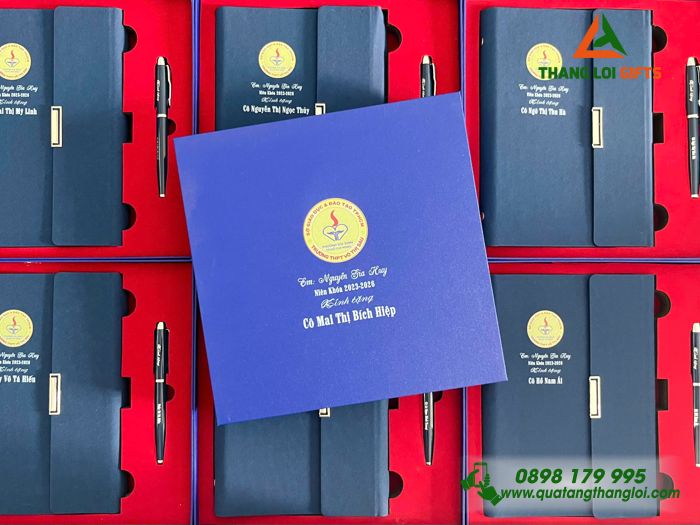Combo Quà Tặng (Sổ & Bút) Màu Xanh - In Khắc Logo Trường THPT Võ Thị Sáu