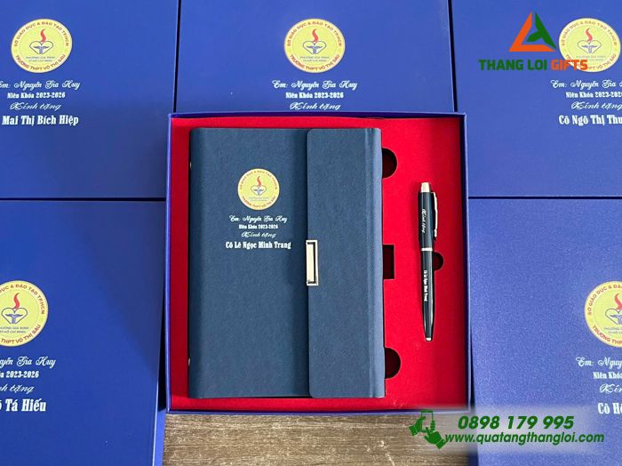 Combo Quà Tặng (Sổ & Bút) Màu Xanh - In Khắc Logo Trường THPT Võ Thị Sáu