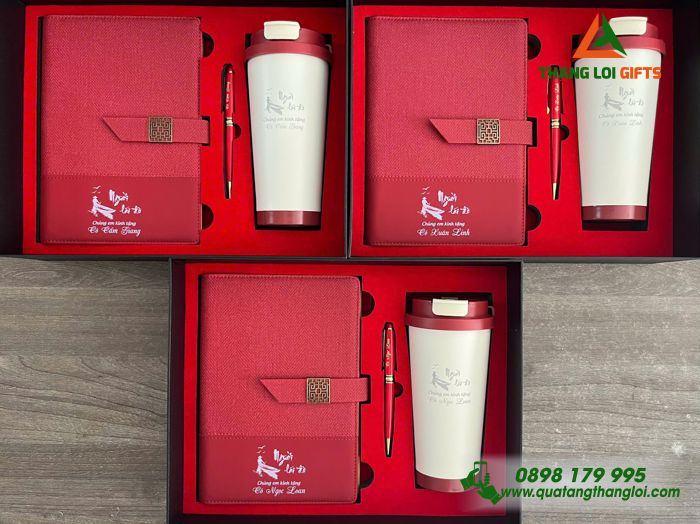 Giftset Màu Đỏ (Sổ+ Ly+ Bút) - In Khắc Hình Ảnh Người Lái Đò Làm Quà Tặng
