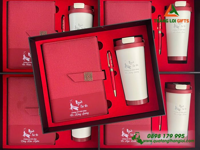 Giftset Màu Đỏ (Sổ+ Ly+ Bút) - In Khắc Hình Ảnh Người Lái Đò Làm Quà Tặng