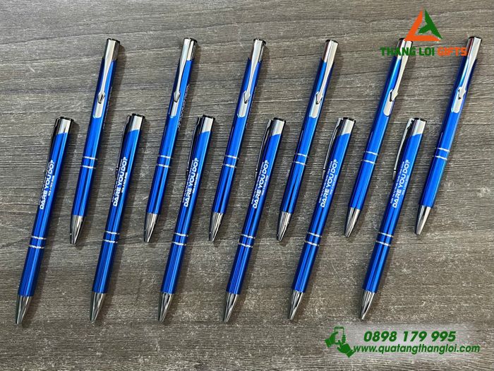 Bút Bi Kim Loại Bấm Màu Xanh - Khắc Tên Cuộc Thi DARE YOU DO Mùa 4 Năm 2026