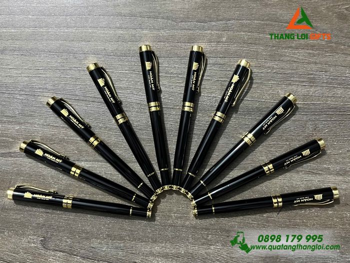 Bút Ký Kim Loại Nắp Màu Đen Khoen Vàng Khắc Logo Doanh Nghiệp Hoàn Mỹ