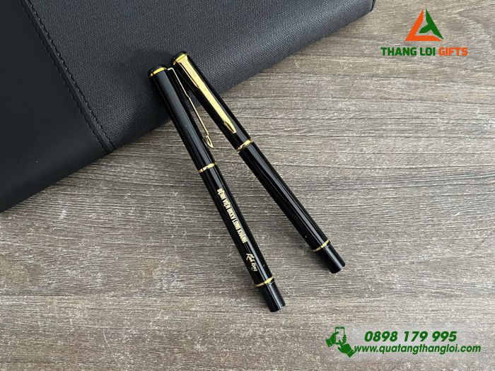 Bút Ký Kim Loại Màu Đen Khoen Vàng - Khắc Bệnh Viện ĐKKV Long Khánh