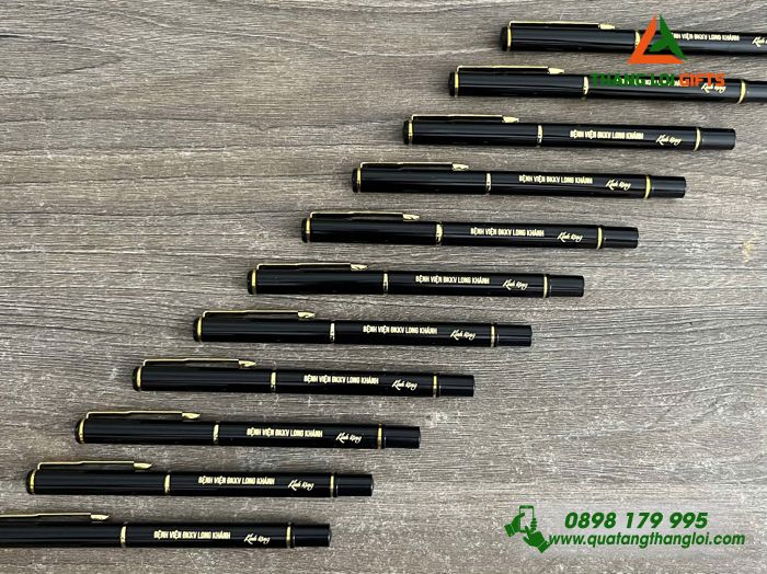 Bút Ký Kim Loại Màu Đen Khoen Vàng - Khắc Bệnh Viện ĐKKV Long Khánh