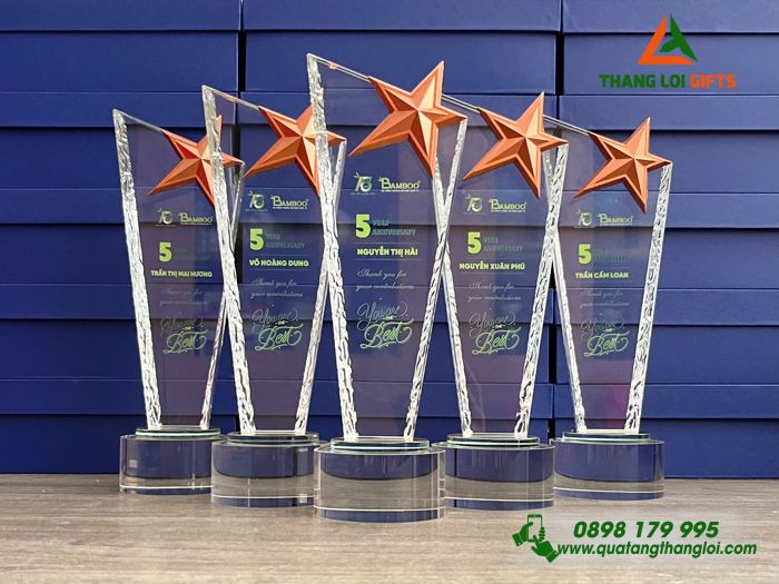 Cúp Pha Lê Cao Cấp Dáng Cao In Logo 15 Năm Doanh Nghiệp BAMBOO