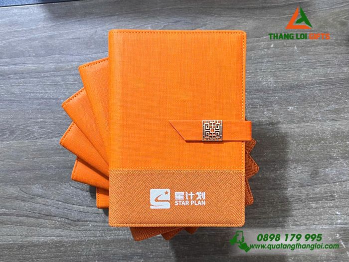 Sổ Da Bìa Còng Cao Cấp Màu Cam In Logo Doanh Nghiệp Luxshare ICT