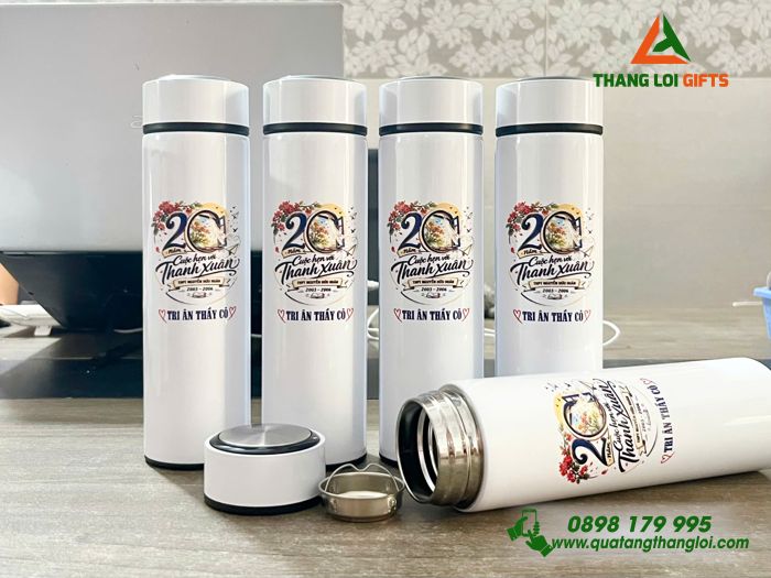 Bình Giữ Nhiệt 500ml Màu Trắng In Logo 20 Năm Cuộc Hẹn Với Thanh Xuân Trường THPT Nguyễn Hữu Huân