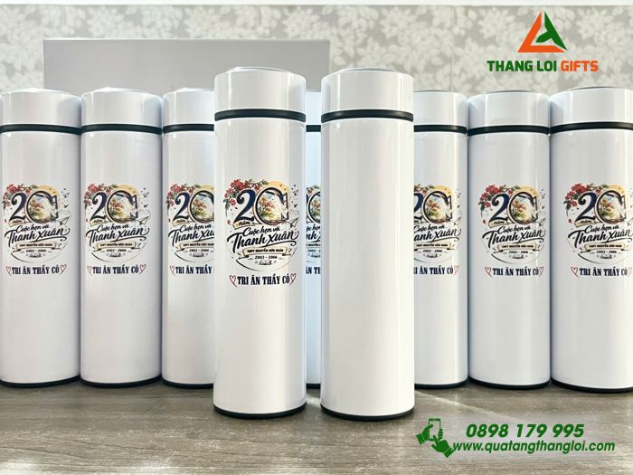 Bình Giữ Nhiệt 500ml Màu Trắng In Logo 20 Năm Cuộc Hẹn Với Thanh Xuân Trường THPT Nguyễn Hữu Huân