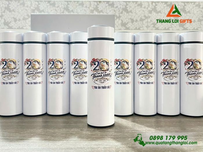 Bình Giữ Nhiệt 500ml Màu Trắng In Logo 20 Năm Cuộc Hẹn Với Thanh Xuân Trường THPT Nguyễn Hữu Huân