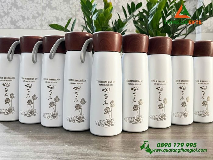 Bình Giữ Nhiệt Nắp Vân Gỗ 500ml Màu Trắng Khắc Hình Ảnh Hoa Sen