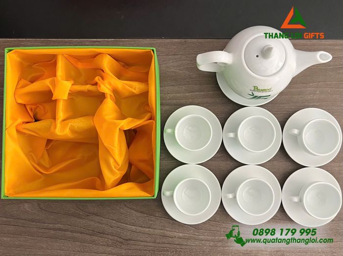 Bộ Ấm Trà Gốm Sứ Cao Cấp In Logo Kỷ Niệm 15 Năm Thành Lập Trường Hội Nhập Quốc Tế BAMBOO