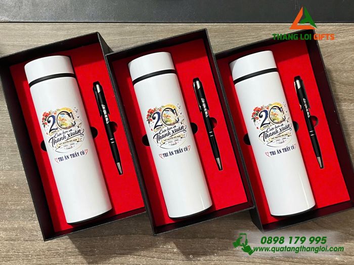 Bộ Quà Tặng (Bình & Bút) In Khắc Logo 20 Năm Cuộc Hẹn Với Thanh Xuân Trường THPT Nguyễn Hữu Huân