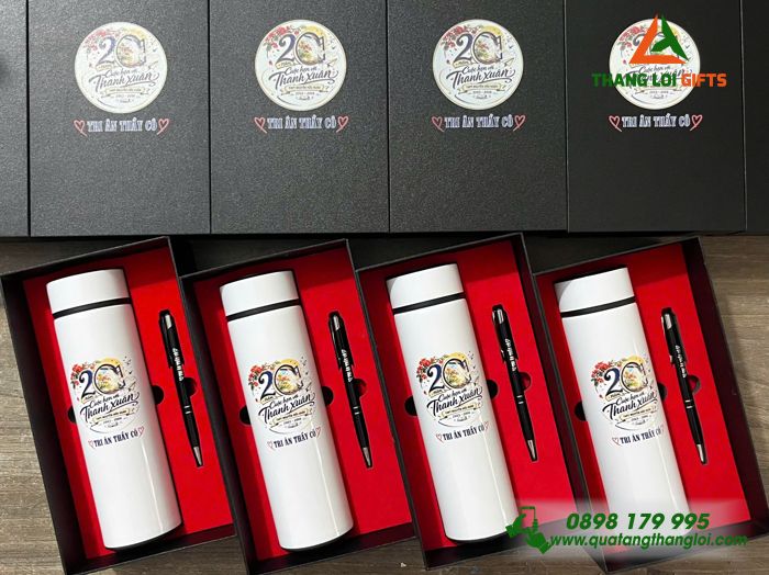 Bộ Quà Tặng (Bình & Bút) In Khắc Logo 20 Năm Cuộc Hẹn Với Thanh Xuân Trường THPT Nguyễn Hữu Huân