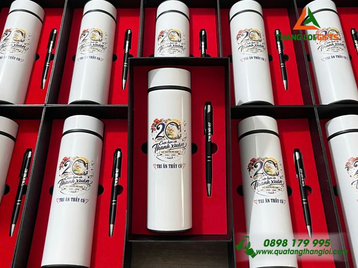 Bộ Quà Tặng (Bình & Bút) In Khắc Logo 20 Năm Cuộc Hẹn Với Thanh Xuân Trường THPT Nguyễn Hữu Huân