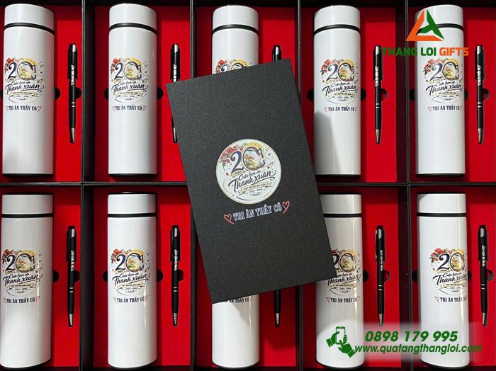 Bộ Quà Tặng (Bình & Bút) In Khắc Logo 20 Năm Cuộc Hẹn Với Thanh Xuân Trường THPT Nguyễn Hữu Huân