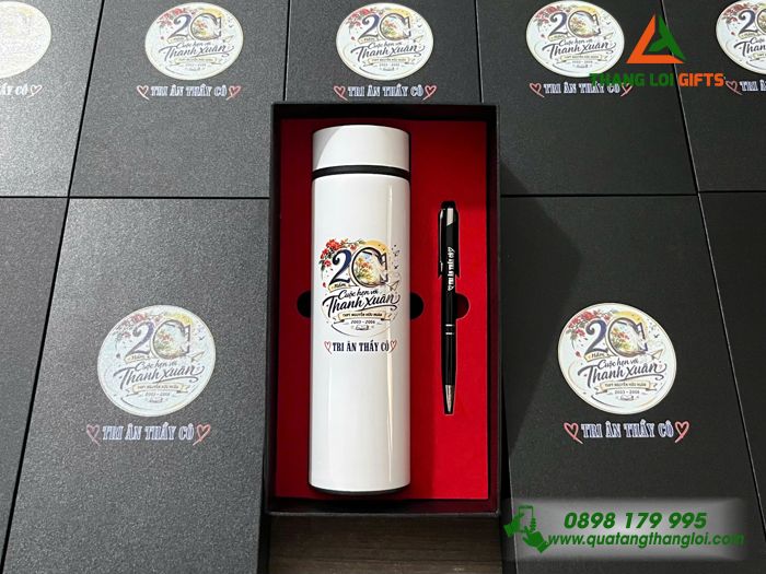 Bộ Quà Tặng (Bình & Bút) In Khắc Logo 20 Năm Cuộc Hẹn Với Thanh Xuân Trường THPT Nguyễn Hữu Huân