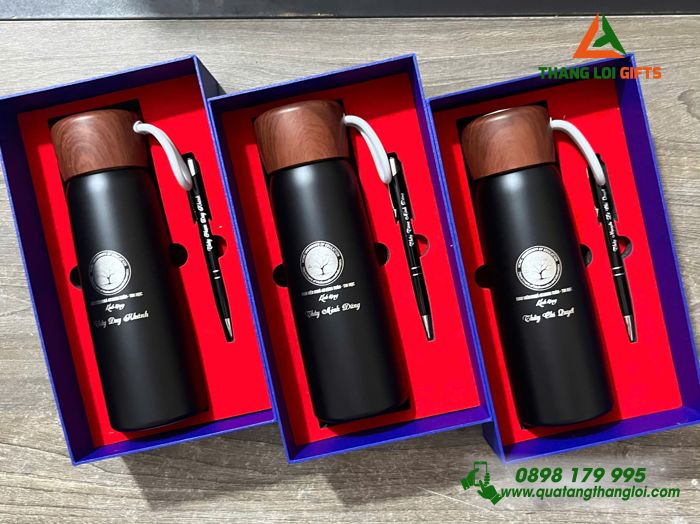 Bộ Quà Tặng (Bình & Bút) Màu Đen In Khắc Logo HMCM Trường Đại Học Sư Phạm Tp.HCM