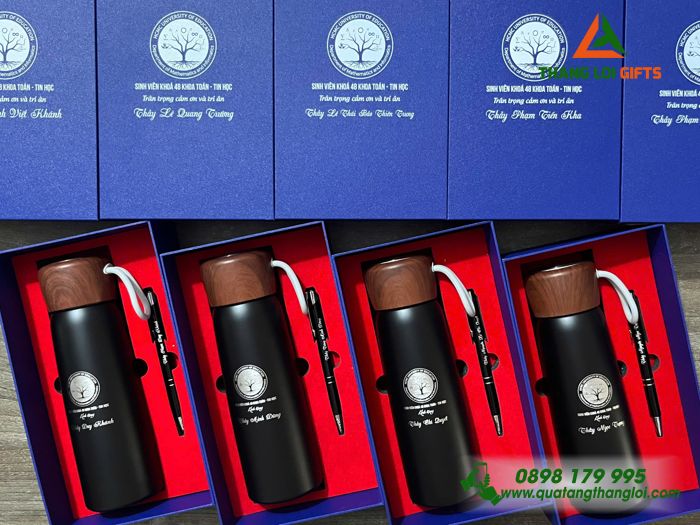 Bộ Quà Tặng (Bình & Bút) Màu Đen In Khắc Logo HMCM Trường Đại Học Sư Phạm Tp.HCM