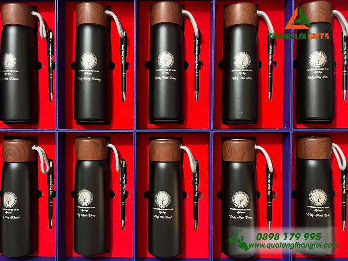 Bộ Quà Tặng (Bình & Bút) Màu Đen In Khắc Logo HMCM Trường Đại Học Sư Phạm Tp.HCM