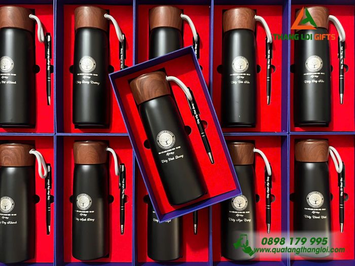Bộ Quà Tặng (Bình & Bút) Màu Đen In Khắc Logo HMCM Trường Đại Học Sư Phạm Tp.HCM