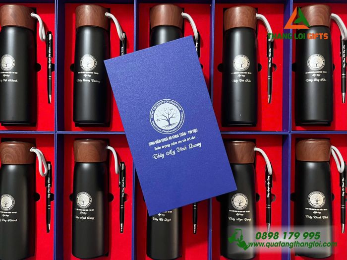 Bộ Quà Tặng (Bình & Bút) Màu Đen In Khắc Logo HMCM Trường Đại Học Sư Phạm Tp.HCM