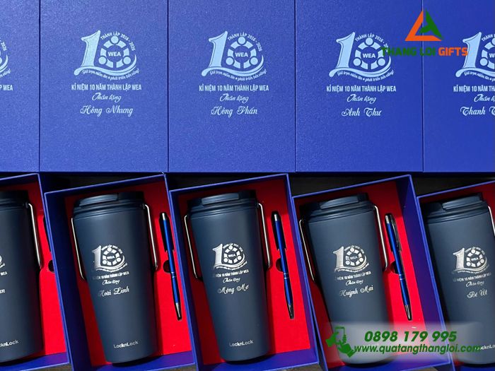 Combo Cao Cấp (Ly Lock & Bút) Màu Xanh In Khắc Logo Kỷ Niệm 10 Năm Trung Tâm Anh Ngữ Tây Âu Mỹ Làm Quà Tặng
