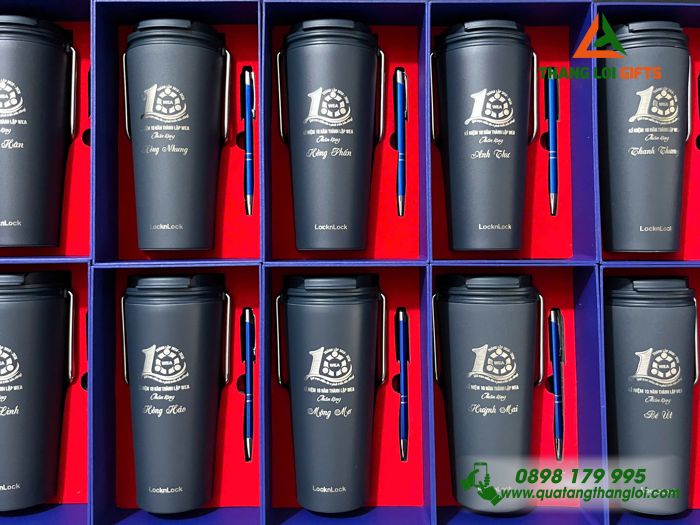 Combo Cao Cấp (Ly Lock & Bút) Màu Xanh In Khắc Logo Kỷ Niệm 10 Năm Trung Tâm Anh Ngữ Tây Âu Mỹ Làm Quà Tặng