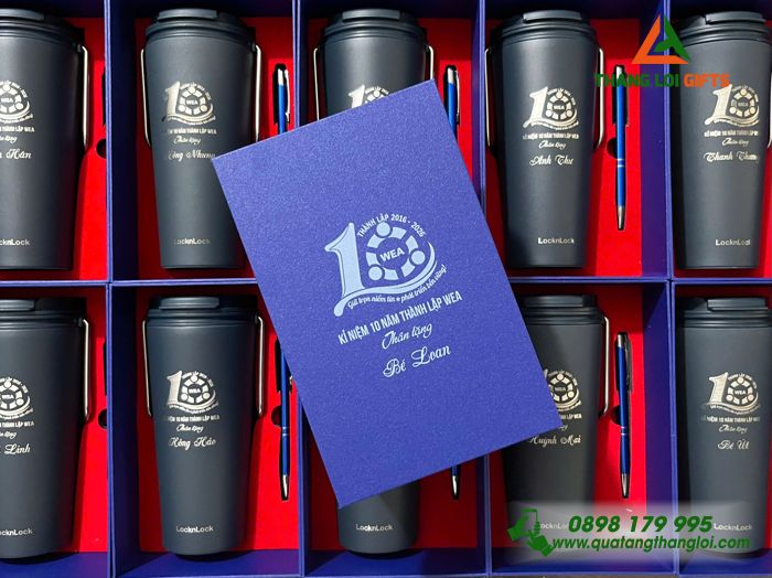 Combo Cao Cấp (Ly Lock & Bút) Màu Xanh In Khắc Logo Kỷ Niệm 10 Năm Trung Tâm Anh Ngữ Tây Âu Mỹ Làm Quà Tặng