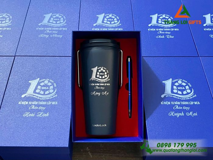 Combo Cao Cấp (Ly Lock & Bút) Màu Xanh In Khắc Logo Kỷ Niệm 10 Năm Trung Tâm Anh Ngữ Tây Âu Mỹ Làm Quà Tặng