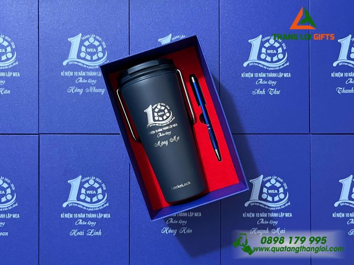 Combo Cao Cấp (Ly Lock & Bút) Màu Xanh In Khắc Logo Kỷ Niệm 10 Năm Trung Tâm Anh Ngữ Tây Âu Mỹ Làm Quà Tặng