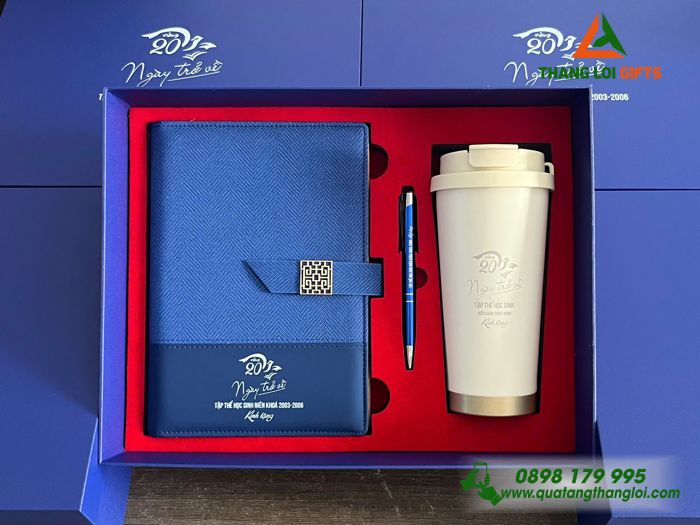 Set Quà Tặng (Sổ + Ly + Bút) In Khắc 20 Năm Ngày Trở Về Của Cựu Học Sinh Làm Quà Tri Ân Thầy Cô