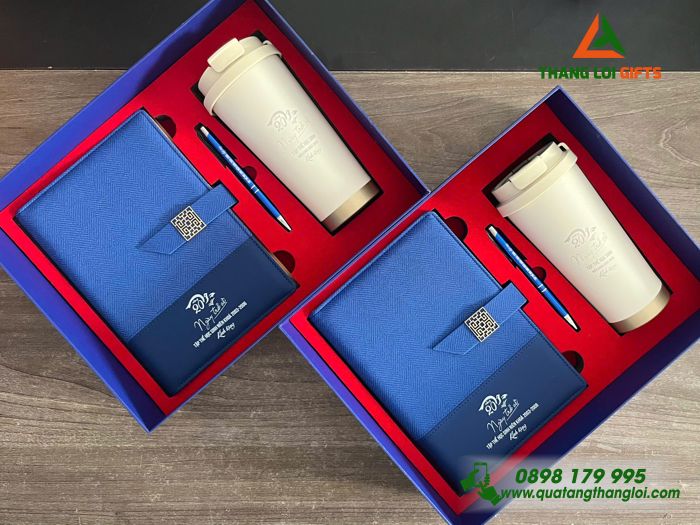 Set Quà Tặng (Sổ + Ly + Bút) In Khắc 20 Năm Ngày Trở Về Của Cựu Học Sinh Làm Quà Tri Ân Thầy Cô